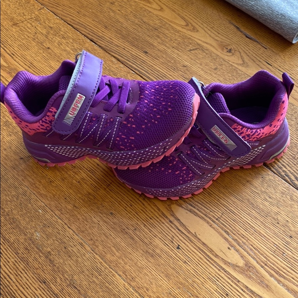 Girl shoes size 11 (or 28 eu)